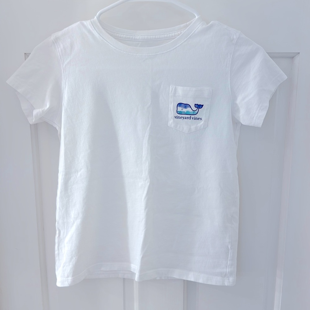 Vineyard Vines girls short sleeved t-shirt. Size medium